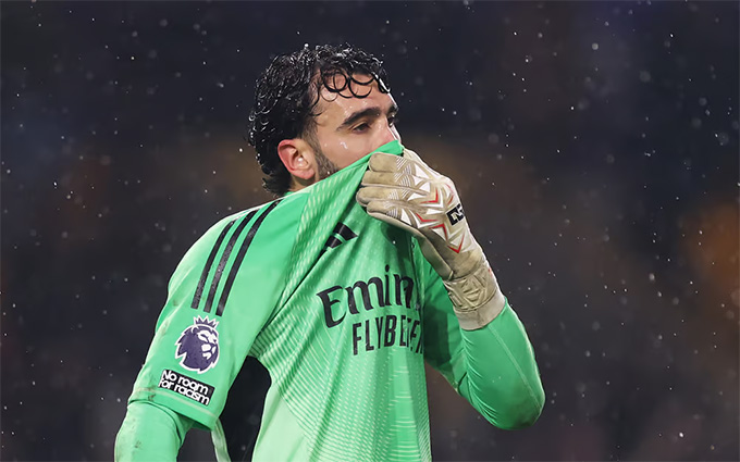 Raya hiểu rằng cơ hội đang dần tuột khỏi tầm tay, nếu Arsenal không đủ bản lĩnh