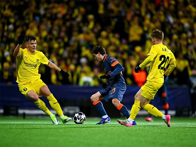 Inter (phải) gặp nhiều khó khăn ở lượt đi play-off Champions League trước Bodo Glimt