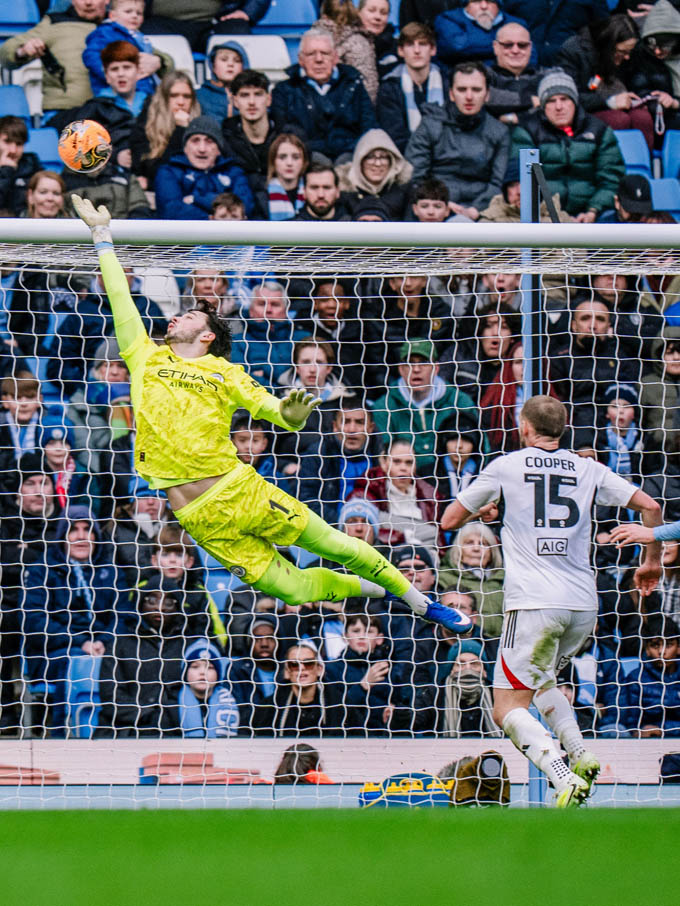 Man City không bán rẻ James Trafford