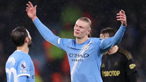 Simone Inzaghi celebrating with his Inter Milan players after beating Barcelona.