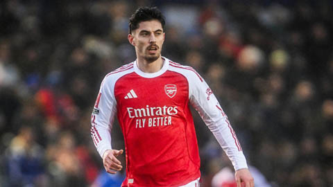 Simone Inzaghi celebrating with his Inter Milan players after beating Barcelona.