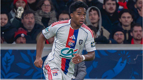 Simone Inzaghi celebrating with his Inter Milan players after beating Barcelona.