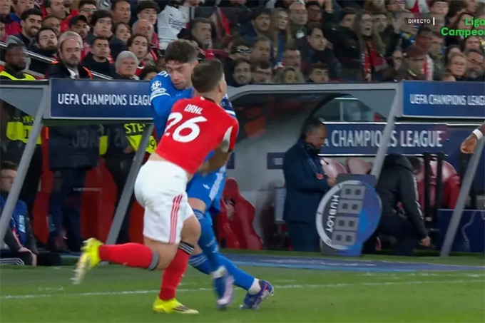 Valverde thoát án phạt của UEFA