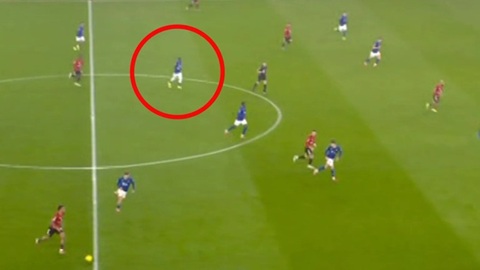 Simone Inzaghi celebrating with his Inter Milan players after beating Barcelona.