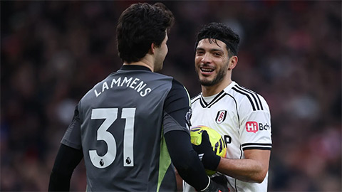 Simone Inzaghi celebrating with his Inter Milan players after beating Barcelona.