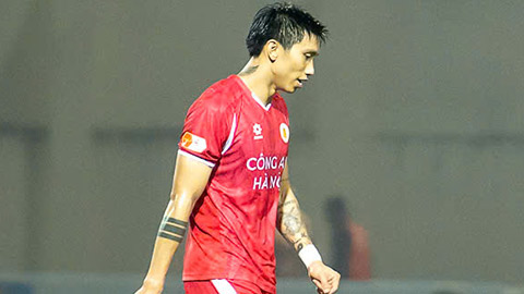 Simone Inzaghi celebrating with his Inter Milan players after beating Barcelona.