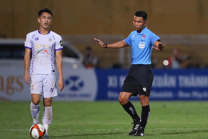 Trọng T Songkran Bunmeekiart từng bắt chính trận CAHN vs Hà Nội. Ảnh: Đức Cường