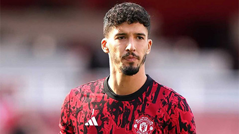 Simone Inzaghi celebrating with his Inter Milan players after beating Barcelona.