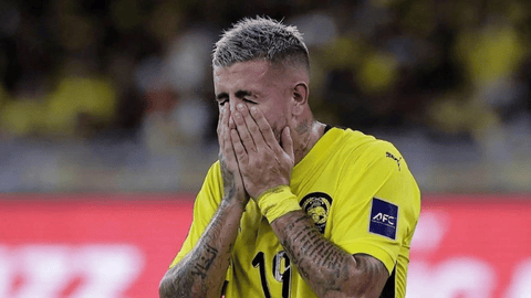 Simone Inzaghi celebrating with his Inter Milan players after beating Barcelona.