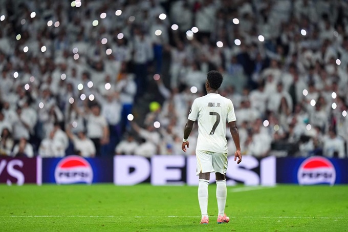 Vinicius nhận được sự ủng hộ trong cuộc chiến chống nạn phân biệt chủng tộc