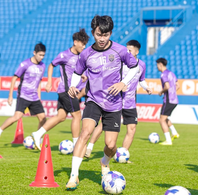 Becamex TP.HCM cũng đang gặp khó trong trận đấu với CATP.HCM. Ảnh: FBNV