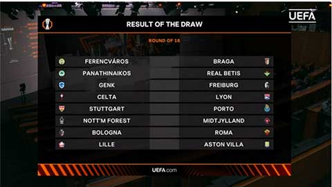 Simone Inzaghi celebrating with his Inter Milan players after beating Barcelona.