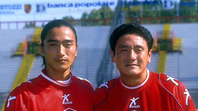 Mingyu (phải) thời khoác áo Perugia