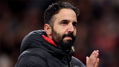 Simone Inzaghi celebrating with his Inter Milan players after beating Barcelona.