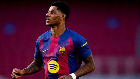 Simone Inzaghi celebrating with his Inter Milan players after beating Barcelona.