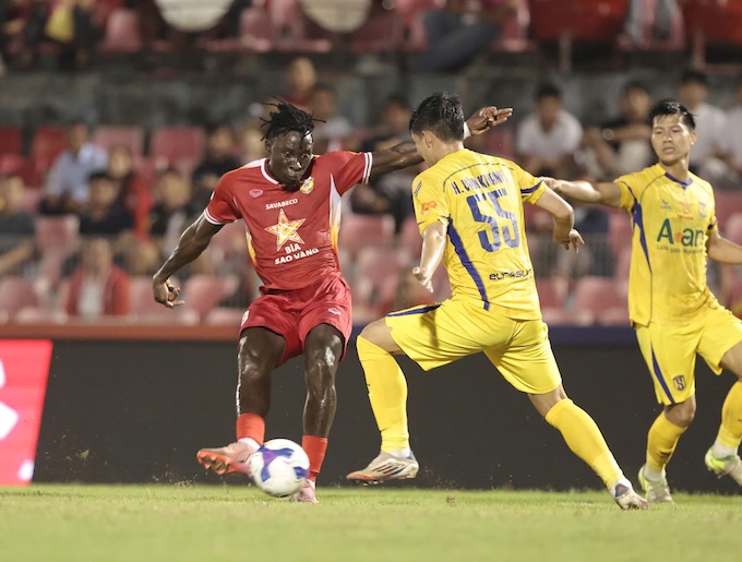 Ngoại binh của Hà Tĩnh vẫn chưa thể giúp đội nhà có chiến thắng - Ảnh: CTV