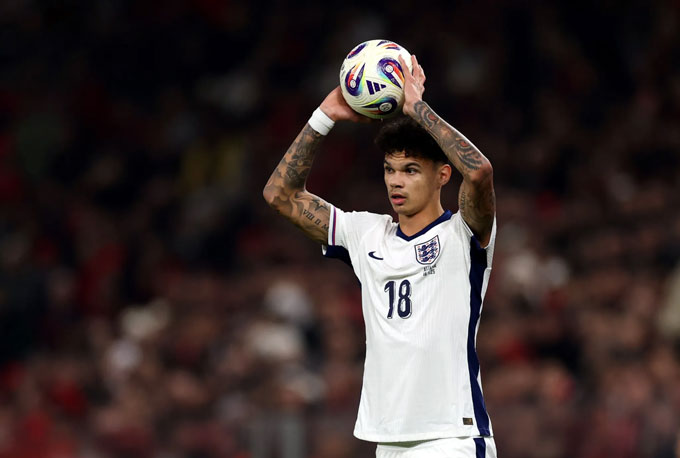 Trọng T sẽ giơ tay đếm ngược 5 giây trong các tình huống ném biên