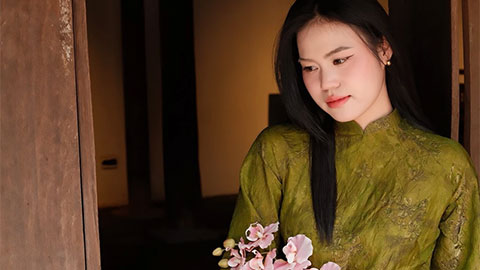 Hot girl bóng chuyền Việt Nam khoe vẻ dịu dàng ngày xuân