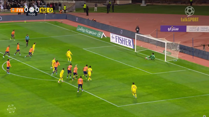 Ronaldo đá hỏng penalty ở trận đấu giữa Al Feiha và Al Nassr