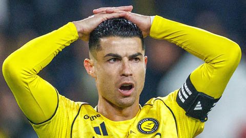 Simone Inzaghi celebrating with his Inter Milan players after beating Barcelona.