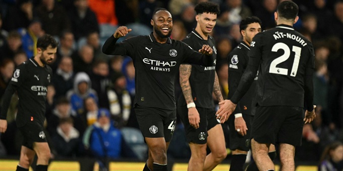 Semenyo đóng vai người hùng của Man City trong chiến thắng 1-0 trên sân của Leeds