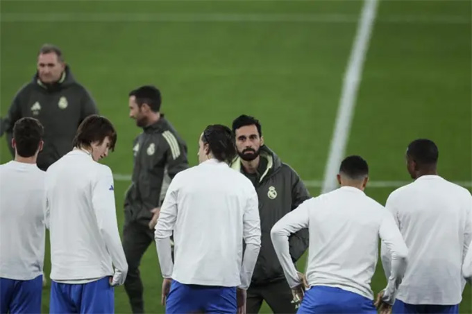 Arbeloa trong buổi tập trước trận đấu lượt về với Benfica ở play-off Champions League