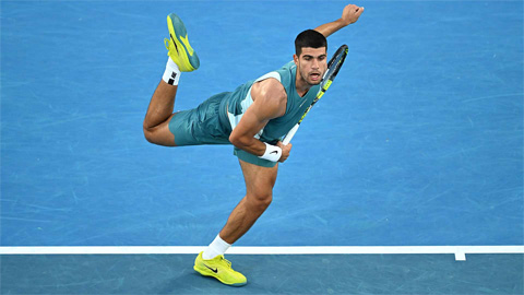 Carlos Alcaraz hoàn thiện vũ khí giao bóng