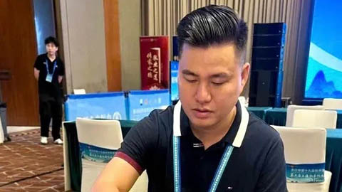 Simone Inzaghi celebrating with his Inter Milan players after beating Barcelona.