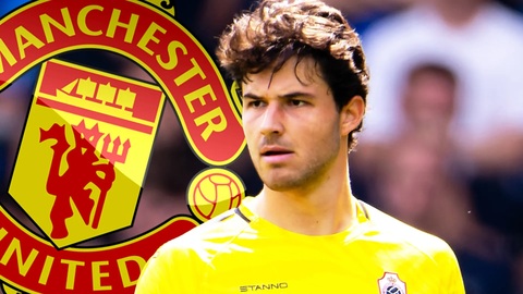 Simone Inzaghi celebrating with his Inter Milan players after beating Barcelona.