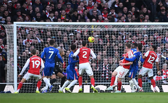 Từ pha làm bàn của Saliba...