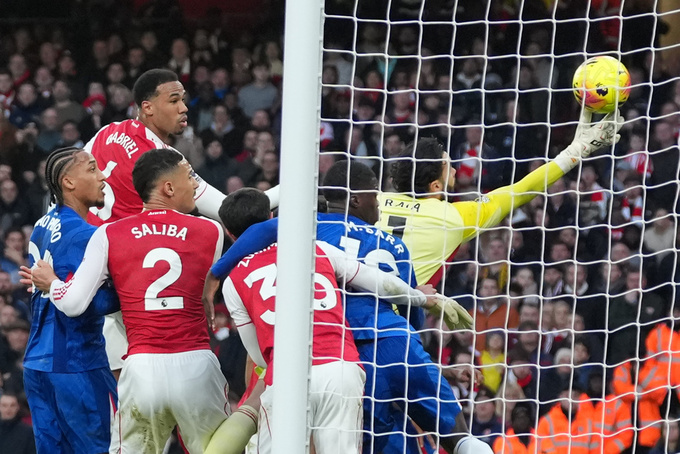 Thủ môn David Raya là người hùng của Pháo thủ