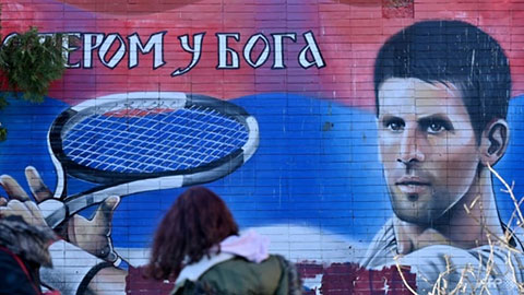 Simone Inzaghi celebrating with his Inter Milan players after beating Barcelona.