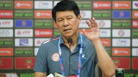 Simone Inzaghi celebrating with his Inter Milan players after beating Barcelona.