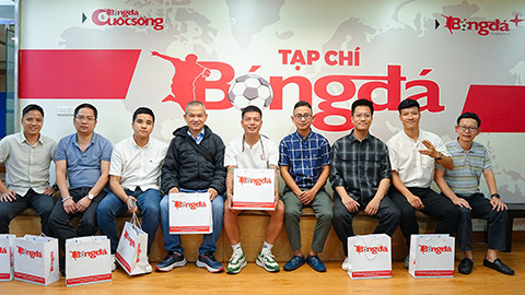Simone Inzaghi celebrating with his Inter Milan players after beating Barcelona.