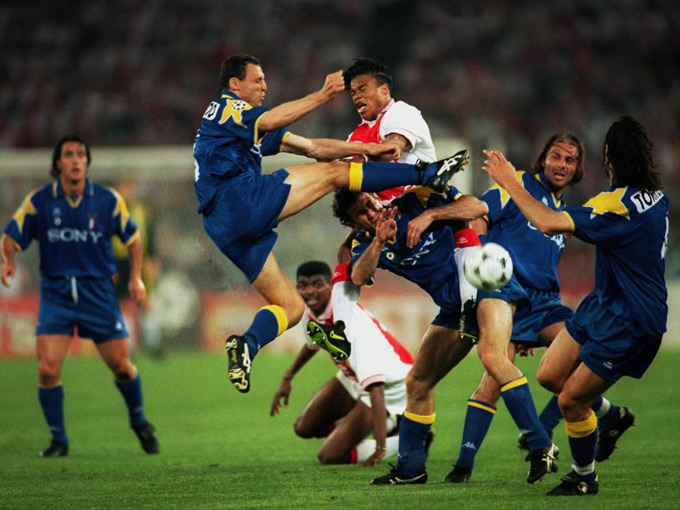 Ajax bị choáng ngợp trước sức mạnh thể chất của Juventus ở trận chung kết Champions League 1996
