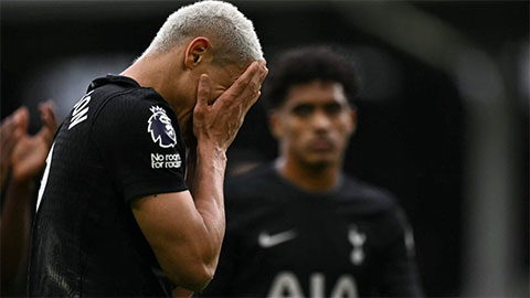 Simone Inzaghi celebrating with his Inter Milan players after beating Barcelona.