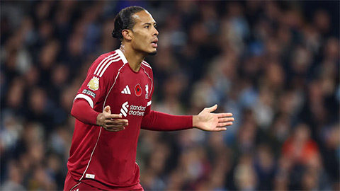 Fan Liverpool mắng thậm tệ Van Dijk sau cú ngã trước Wolves