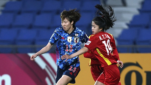 Simone Inzaghi celebrating with his Inter Milan players after beating Barcelona.
