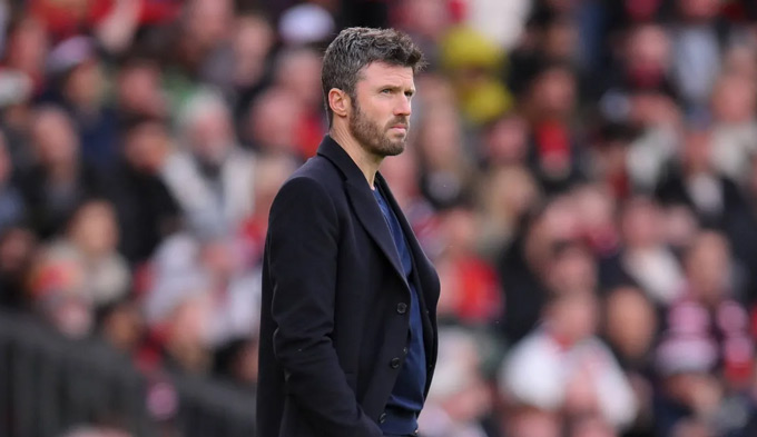 Carrick 'cầu cứu' Premier League