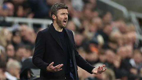 Simone Inzaghi celebrating with his Inter Milan players after beating Barcelona.