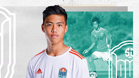 Simone Inzaghi celebrating with his Inter Milan players after beating Barcelona.