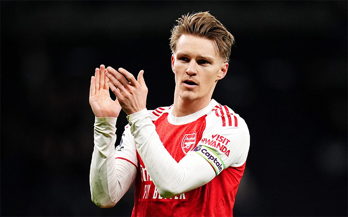 Arsenal có thể gây sốc bằng việc bán đội trưởng Odegaard