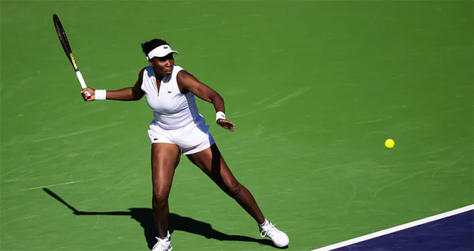 Venus Williams ra sân ở tuổi 45 và bị loại ngay vòng 1 Indian Wells