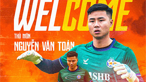 Simone Inzaghi celebrating with his Inter Milan players after beating Barcelona.