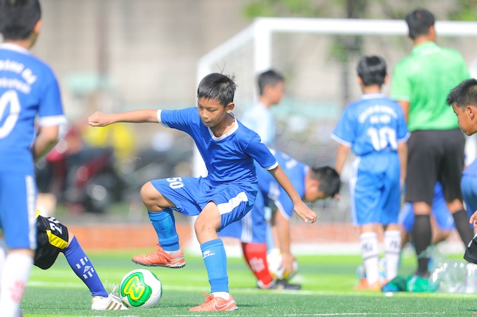 Các cẩu thủ nhí rất hứng khởi trong những cuộc tranh T. Ảnh: CTV 