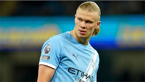 Simone Inzaghi celebrating with his Inter Milan players after beating Barcelona.