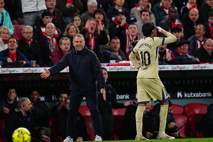 HLV Hansi Flick vô cùng hài lòng với phong độ của Yamal gần đây