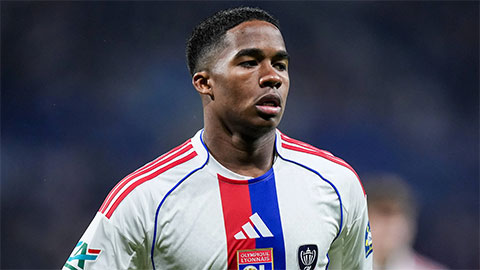 Simone Inzaghi celebrating with his Inter Milan players after beating Barcelona.