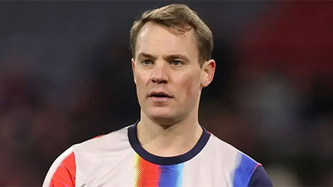 Simone Inzaghi celebrating with his Inter Milan players after beating Barcelona.