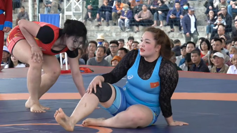 Simone Inzaghi celebrating with his Inter Milan players after beating Barcelona.